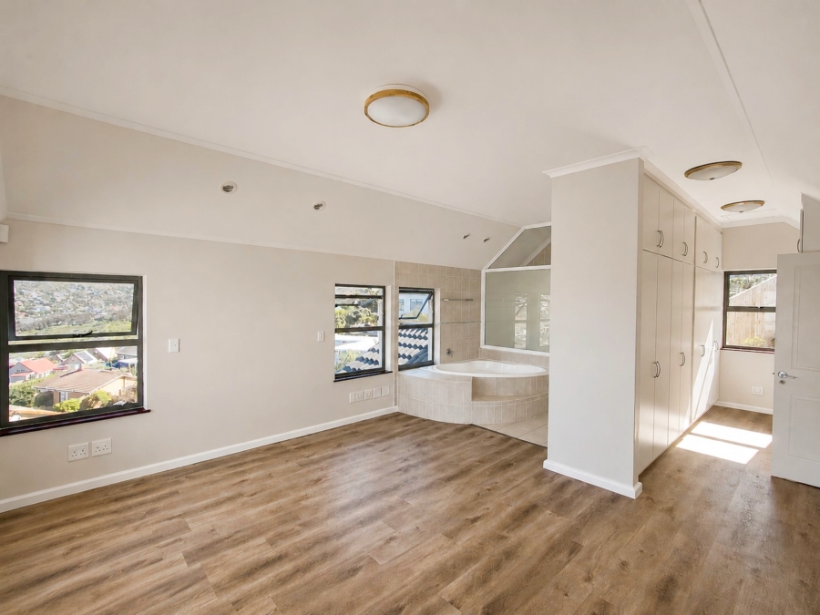 4 Bedroom Property for Sale in Glen Ridge Western Cape